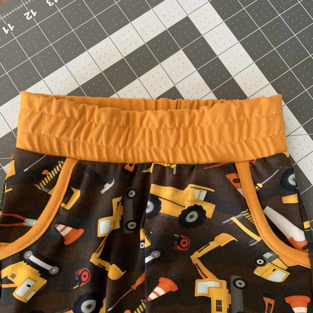 Elastic Waistband Installation In this class I'll demonstrate step by step three different methods.