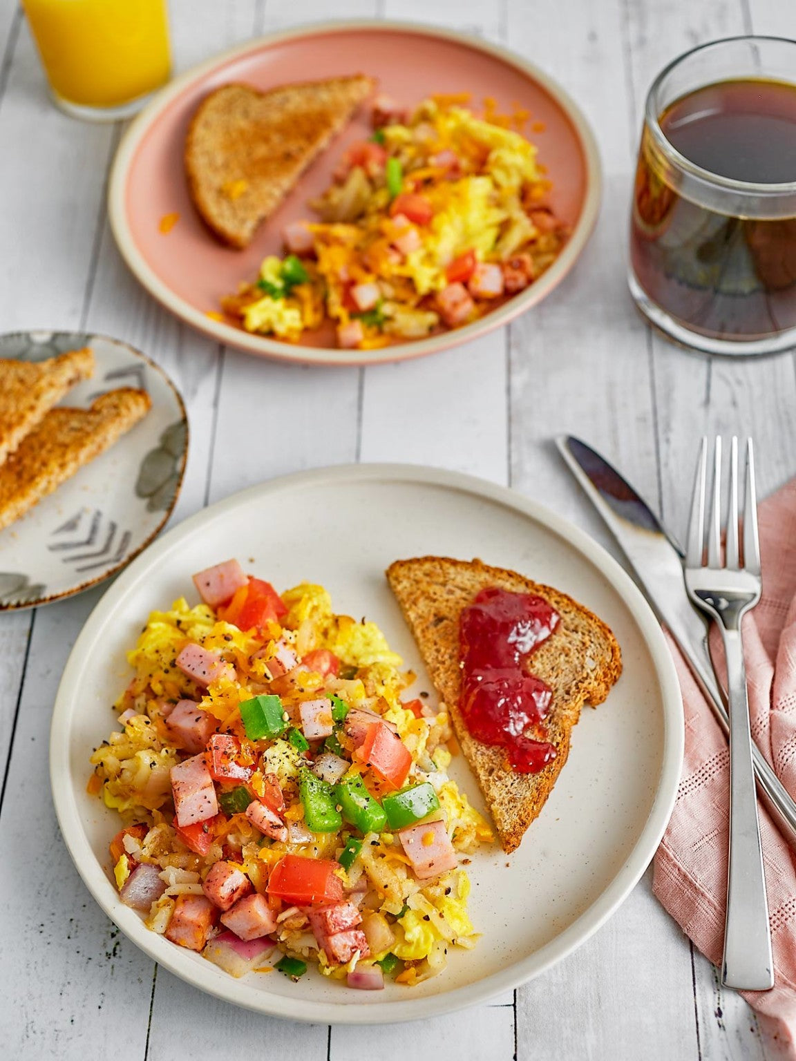 Breakfast Mess Yellow Potato Sliced Flat, Red Pepper Diced Long Yellow Onion Sliced Long, Maple Pork Mrs. Dash, Scrambled Eggs, Shredded Cheese CustomClothingBoutique.com 1. Slice all the vegetables (similar sizes). 2. Fry them on the skillet.