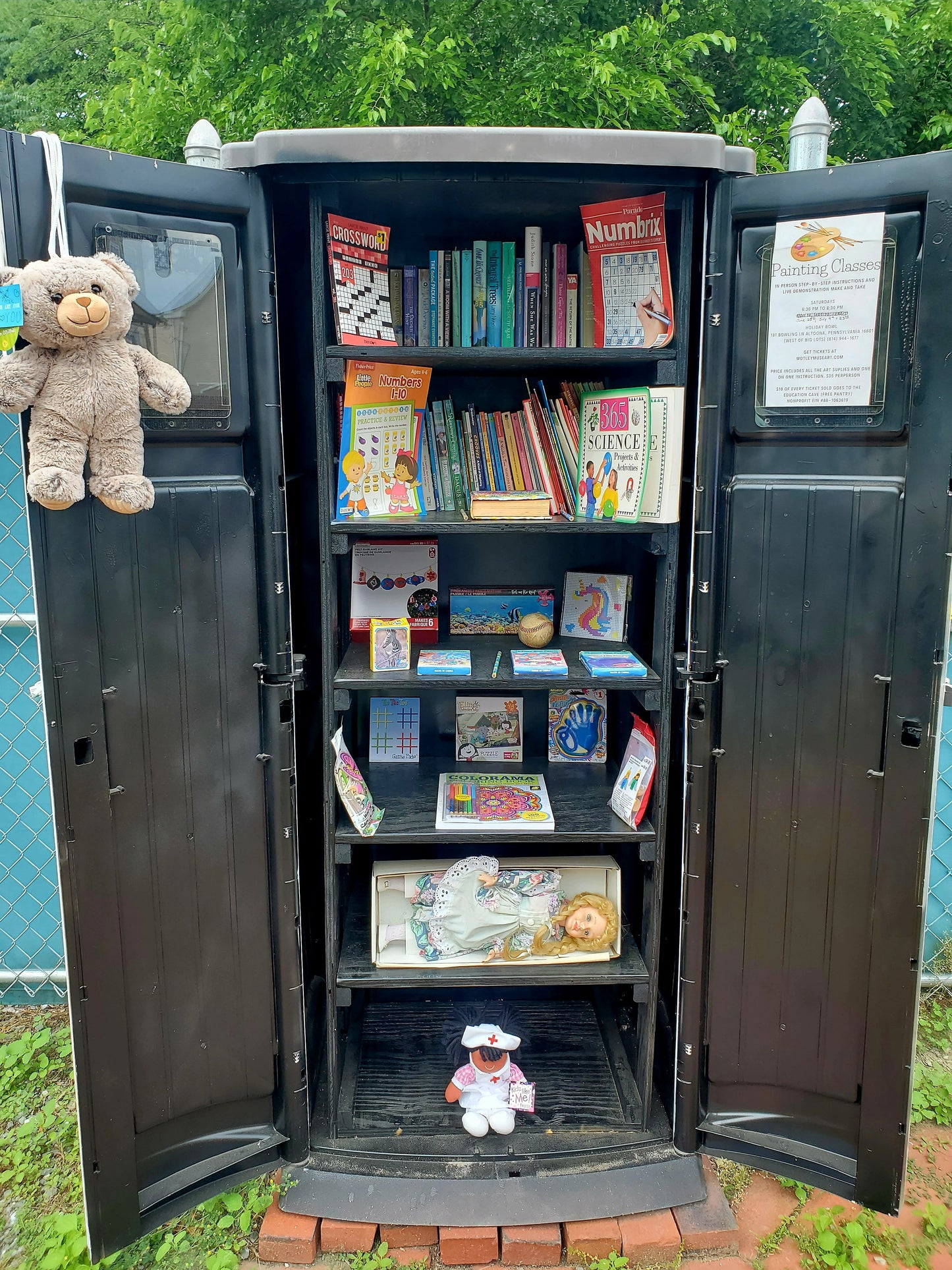 Everything in this toy box is free. All the items inside are education related with new items being added regularly. Take what you need, give what you can.