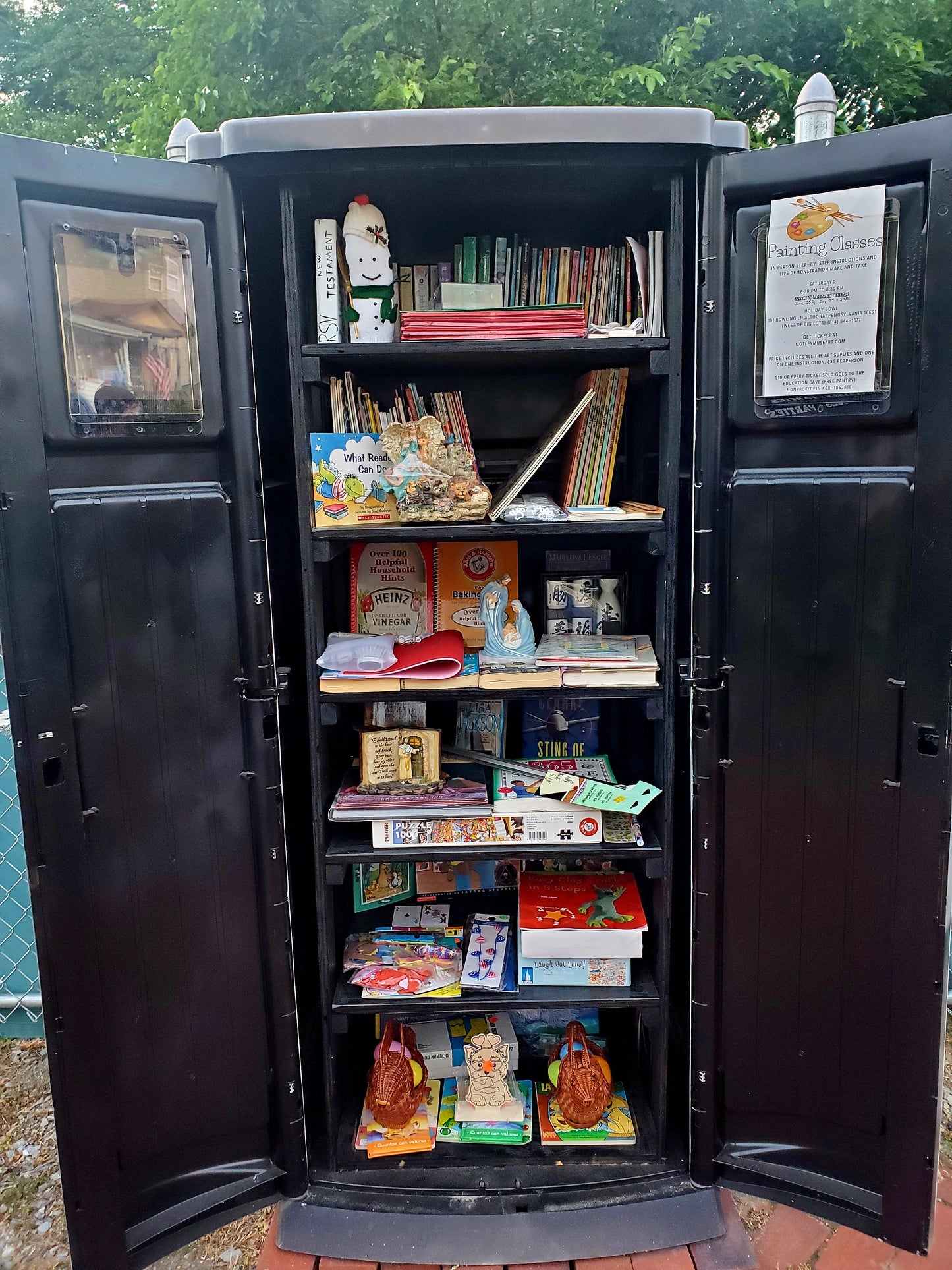 Everything in this toy box is free. All the items inside are education related with new items being added regularly. Take what you need, give what you can.