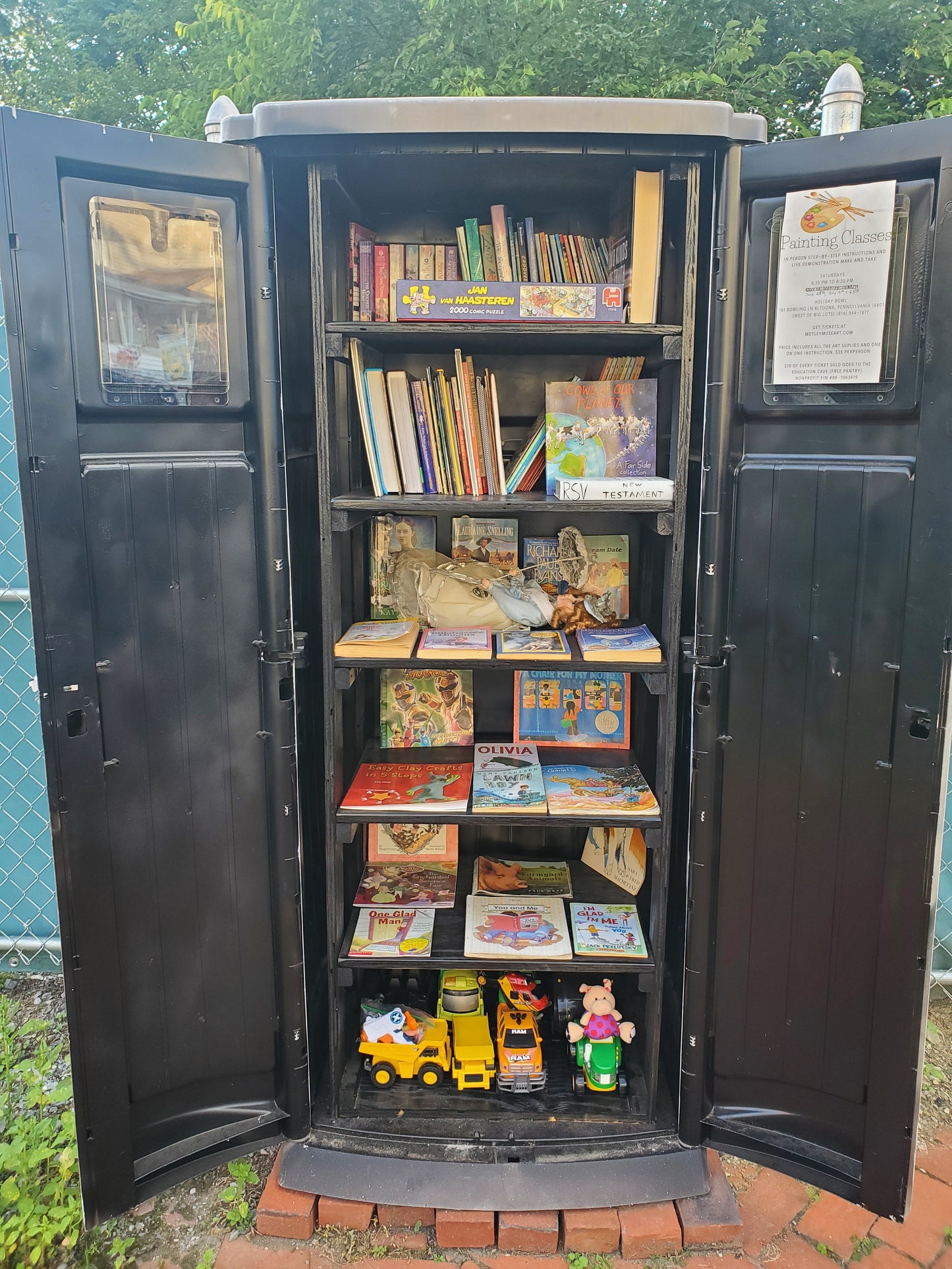 Everything in this toy box is free. All the items inside are education related with new items being added regularly. Take what you need, give what you can.